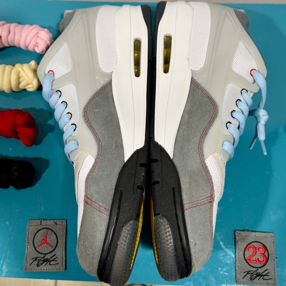 Athletic_Shoes